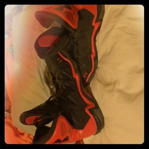 Mens UnderArmour Basketball Shoes